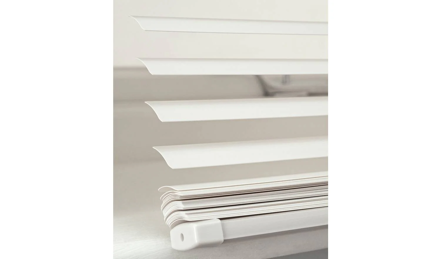 25mm PVC Venetian Blind Super White 90x160cm Light Filter Blinds - Image 3