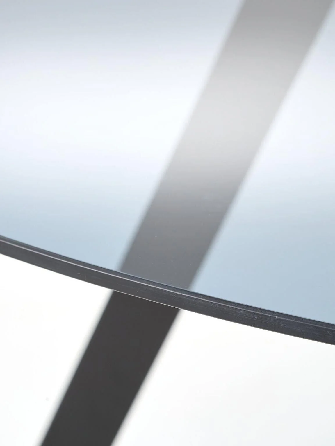 Marlow 130 cm Round Elegant Dining Table Black Clear Glass TOP - Image 5