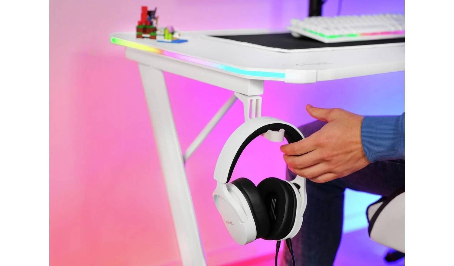 Trust GXT709 Luminus RGB Gaming Desk - White - Image 10